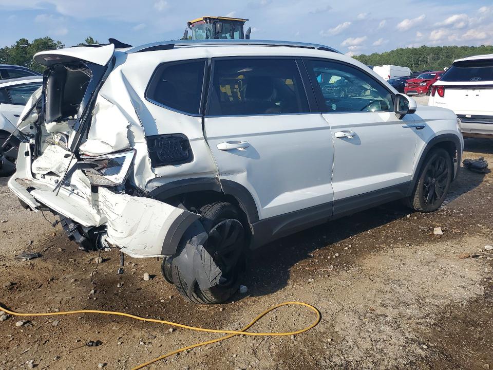 Photo 3 from auction – 2024 VOLKSWAGEN TAOS with VIN 3VVEX7B21RM114691