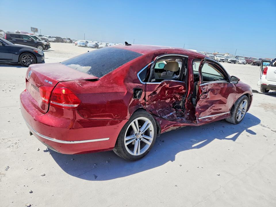Photo 3 from auction – 2015 VOLKSWAGEN PASSAT with VIN 1VWCV7A31FC019354