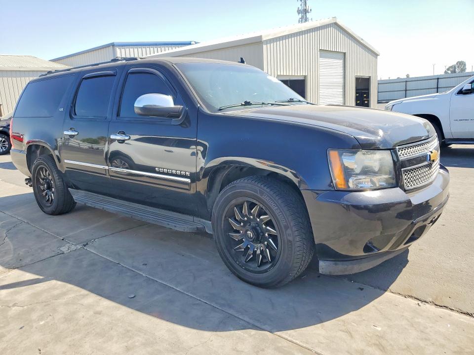 Photo 4 from auction – 2014 CHEVROLET SUBURBAN with VIN 1GNSCKE08ER110048