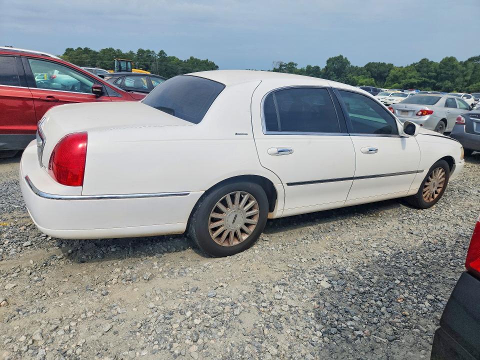 Photo 3 from auction – 2003 LINCOLN TOWN CAR with VIN 1LNHM81W13Y626697