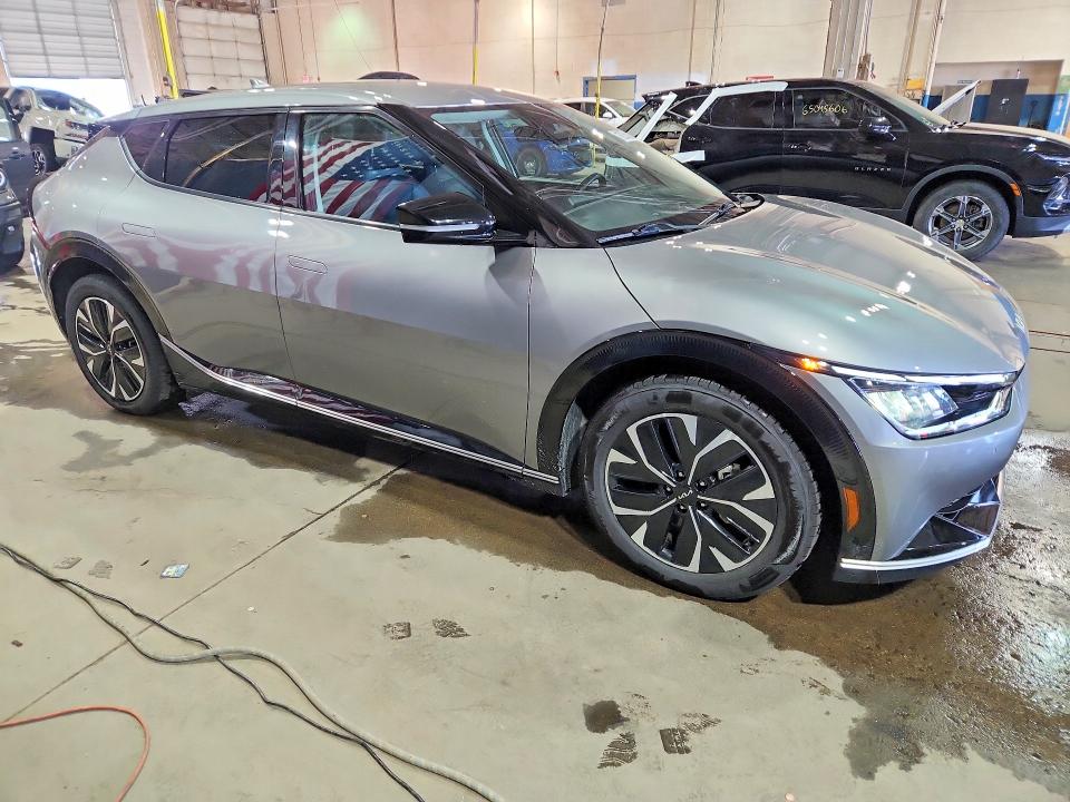 Zdjęcie 4 z aukcji – 2024 KIA EV6 z VIN KNDC34LA0R5614076