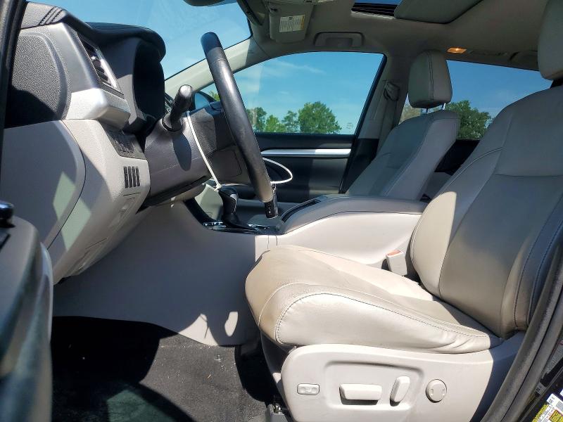 Photo 7 from auction – 2017 TOYOTA HIGHLANDER with VIN 5TDJZRFH6HS522765