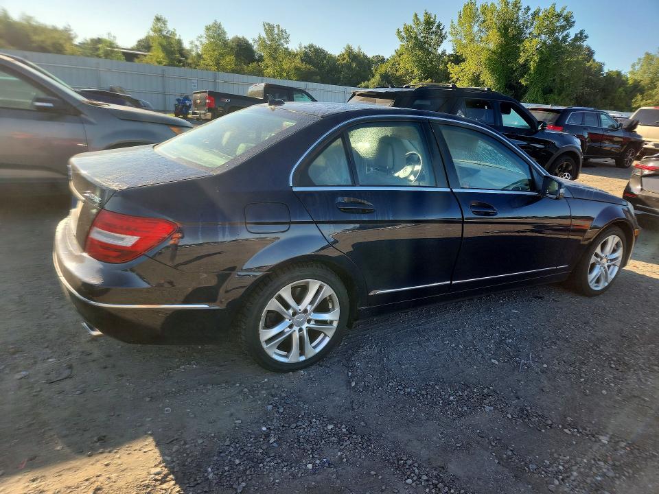 Photo 3 from auction – 2012 MERCEDES-BENZ C with VIN WDDGF8BB9CA709296