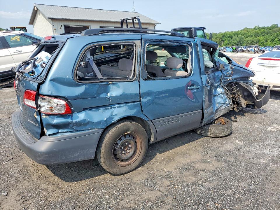 Photo 3 from auction – 2003 TOYOTA SIENNA with VIN 4T3ZF19C13U550140