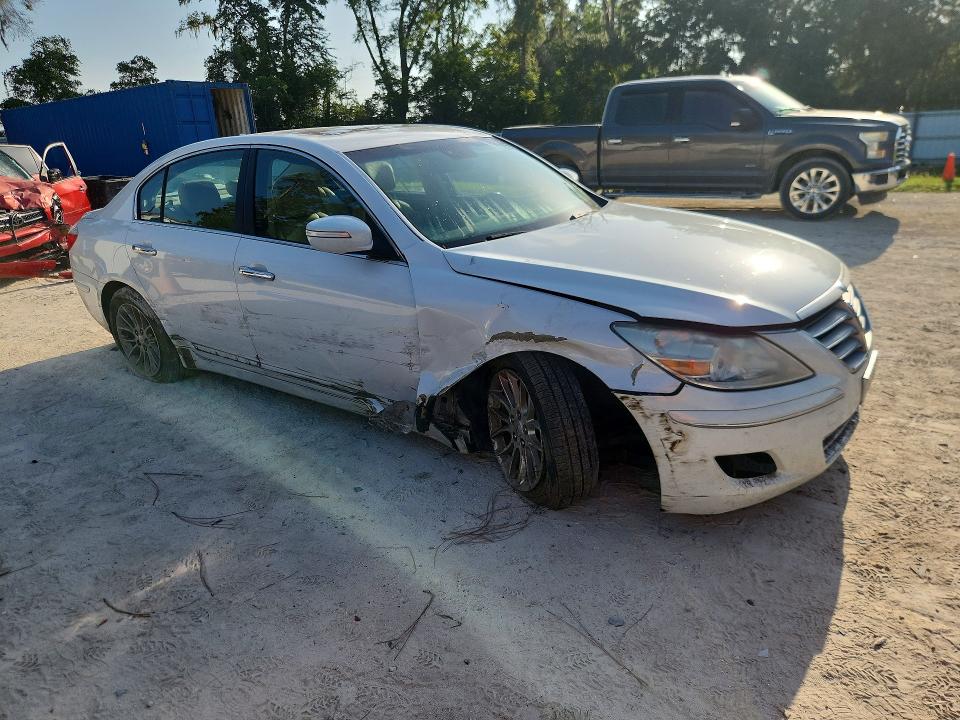 Photo 4 from auction – 2011 HYUNDAI GENESIS with VIN KMHGC4DE8BU117559