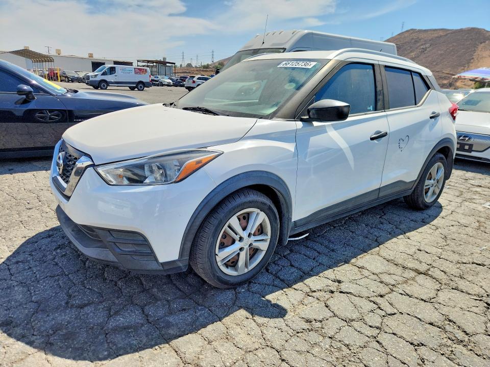 NISSAN KICKS 2018 with VIN 3N1CP5CU2JL523225 - Photo from auction