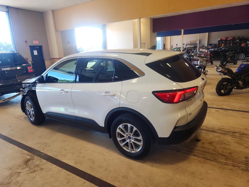Photo 2 from auction – 2022 FORD ESCAPE with VIN 1FMCU9G69NUC03013