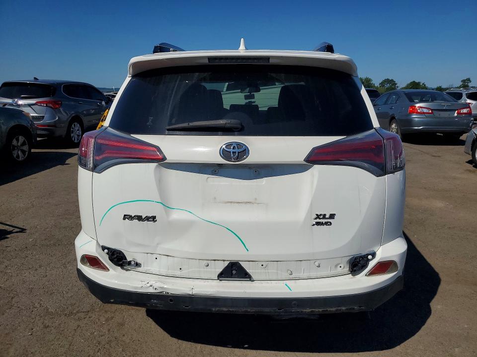 Photo 6 from auction – 2017 TOYOTA RAV4 with VIN JTMRFREVXHJ112647