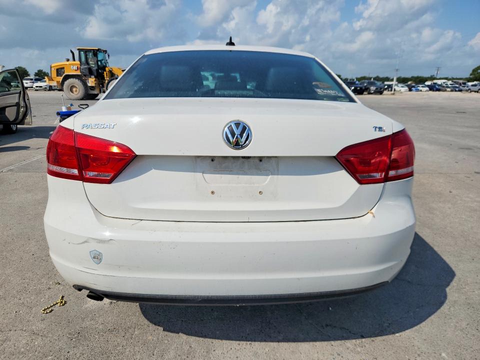 Photo 6 from auction – 2015 VOLKSWAGEN PASSAT with VIN 1VWAS7A39FC114499