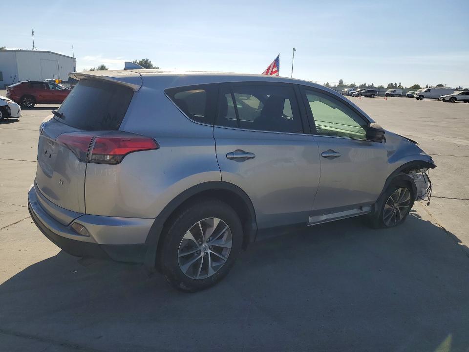Photo 3 from auction – 2018 TOYOTA RAV4 with VIN JTMZFREVXJJ161837