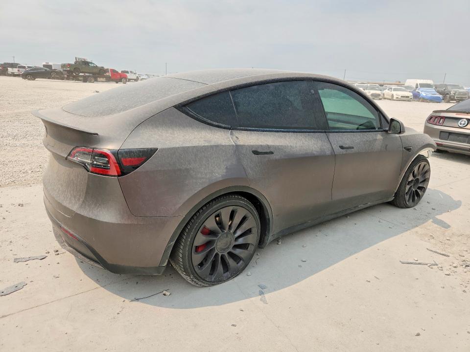 Фото 3 с аукциона – 2022 TESLA MODEL  Y с VIN 7SAYGDEFXNF401036