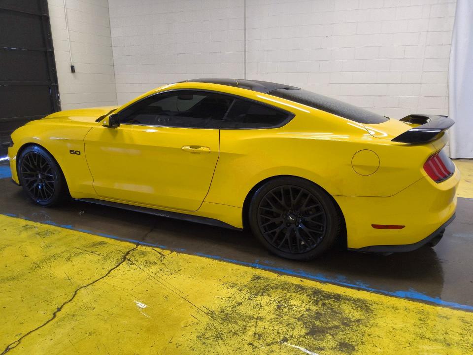 Photo 2 from auction – 2018 FORD MUSTANG with VIN 1FA6P8CF5J5121024