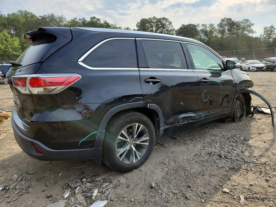 Photo 3 from auction – 2016 TOYOTA HIGHLANDER with VIN 5TDJKRFH5GS285673