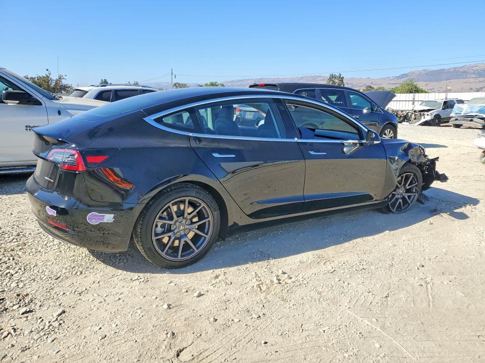 Photo 3 from auction – 2018 TESLA MODEL 3 with VIN 5YJ3E1EB6JF144184