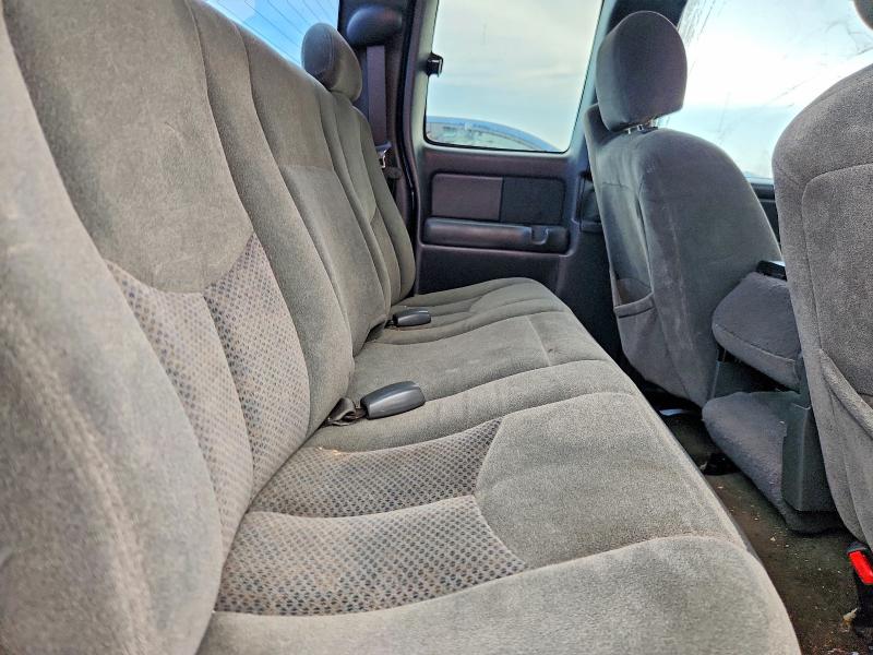 Photo 10 from auction – 2004 CHEVROLET SILVERADO with VIN 2GCEC19V241158108