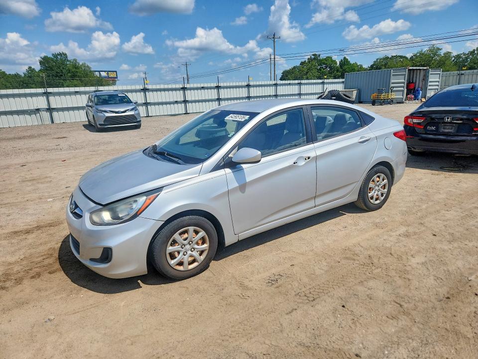 HYUNDAI ACCENT 2012 z numerem VIN KMHCT4AE5CU202945 - Zdjęcie z aukcji