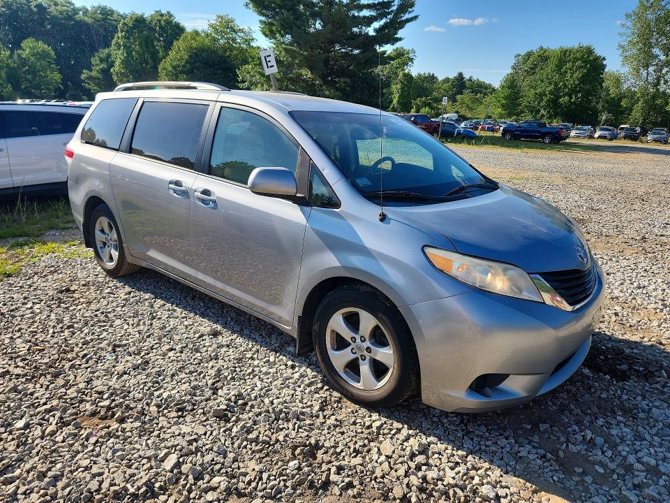 Photo 4 from auction – 2011 TOYOTA SIENNA with VIN 5TDKK3DC5BS161498