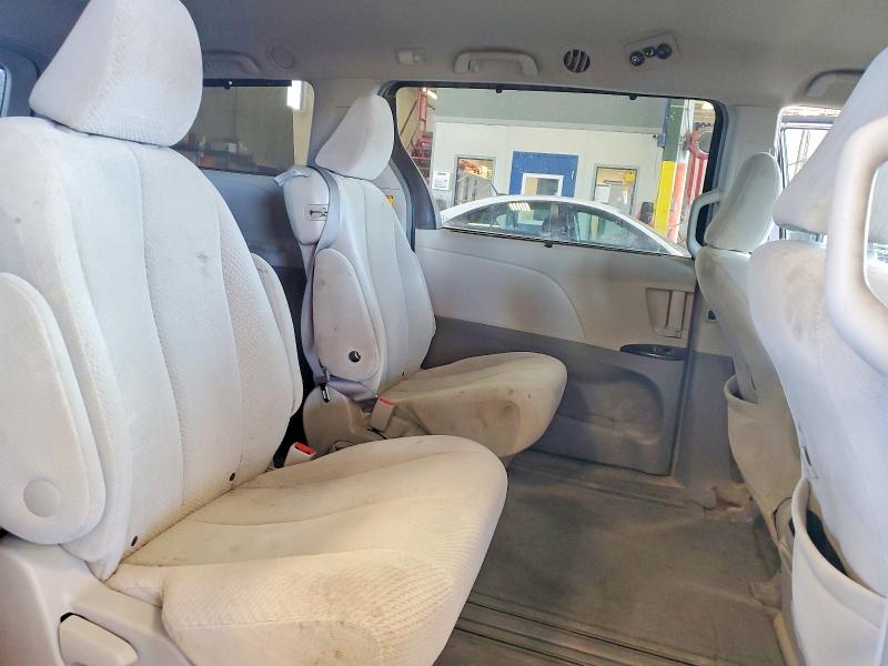 Photo 11 from auction – 2011 TOYOTA SIENNA with VIN 5TDKK3DCXBS109929