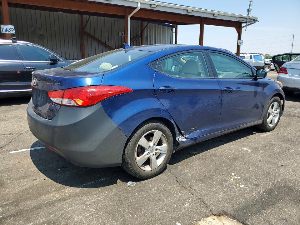 Photo 3 from auction – 2013 HYUNDAI ELANTRA with VIN KMHDH4AE2DU559104