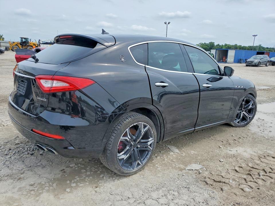 Photo 3 from auction – 2017 MASERATI LEVANTE with VIN ZN661XUAXHX248129