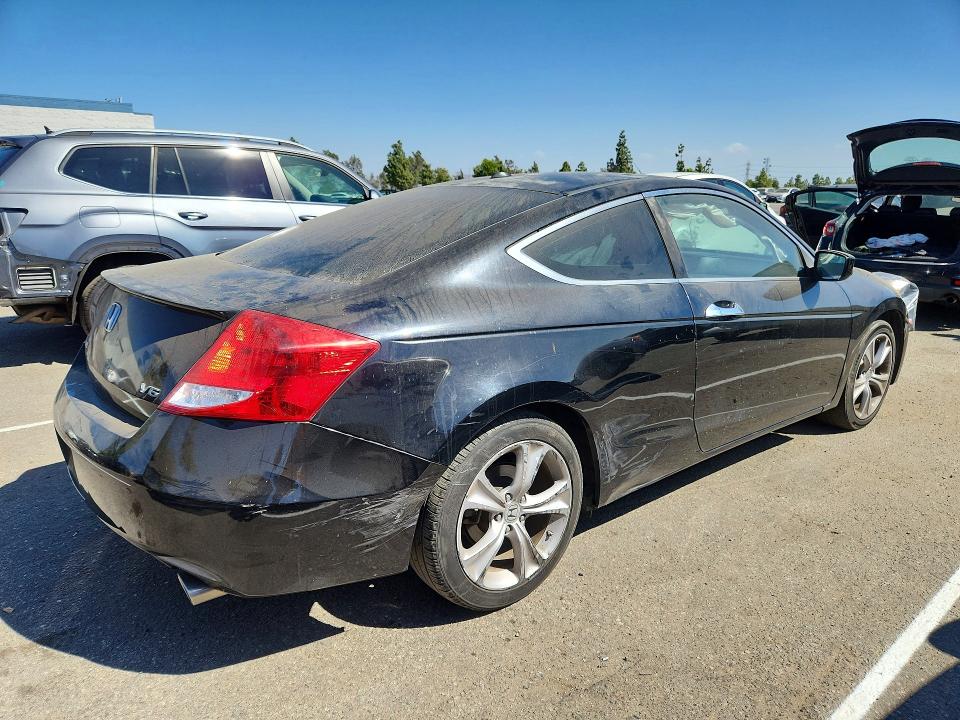 Photo 3 from auction – 2011 HONDA ACCORD with VIN 1HGCS2B86BA005014