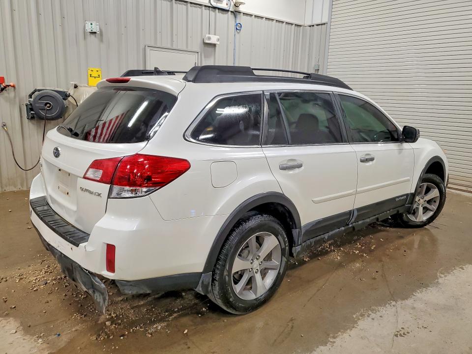 Photo 3 from auction – 2014 SUBARU OUTBACK with VIN 4S4BRCPC8E3252841