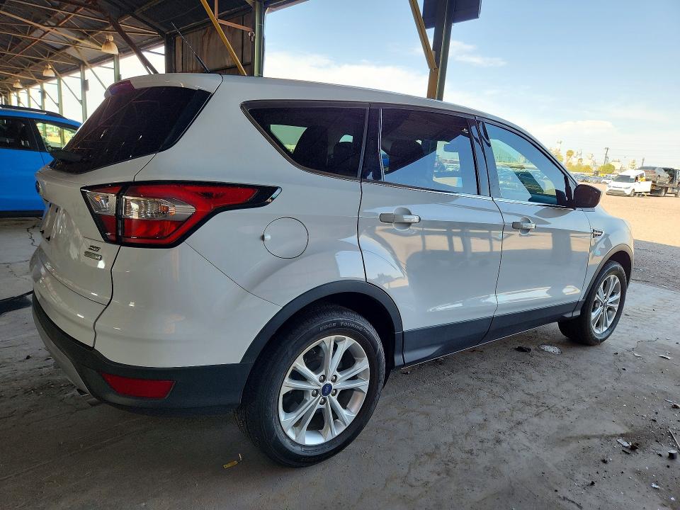 Photo 3 from auction – 2017 FORD ESCAPE with VIN 1FMCU0GDXHUE97195