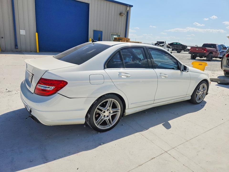 Photo 3 from auction – 2014 MERCEDES-BENZ C with VIN WDDGF5HB7EA924622