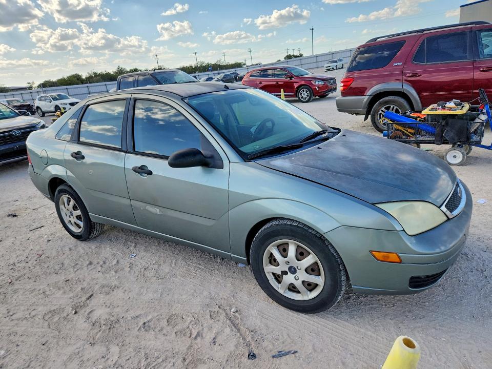 Фото 4 с аукциона – 2005 FORD FOCUS с VIN 1FAFP34NX5W272448