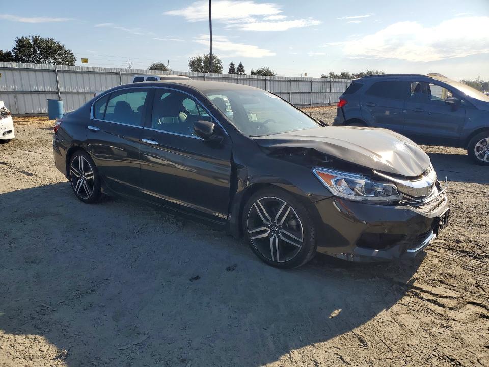 Photo 4 from auction – 2017 HONDA ACCORD with VIN 1HGCR2F52HA018153