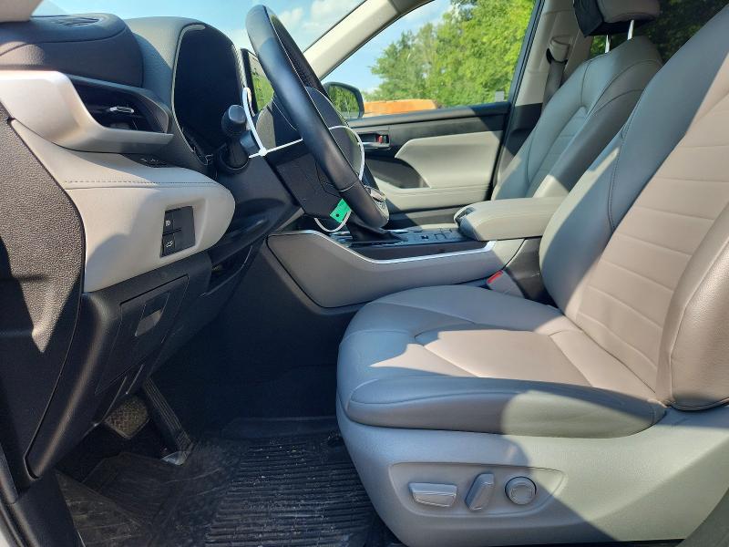 Photo 7 from auction – 2022 TOYOTA HIGHLANDER with VIN 5TDHZRBH3NS216459
