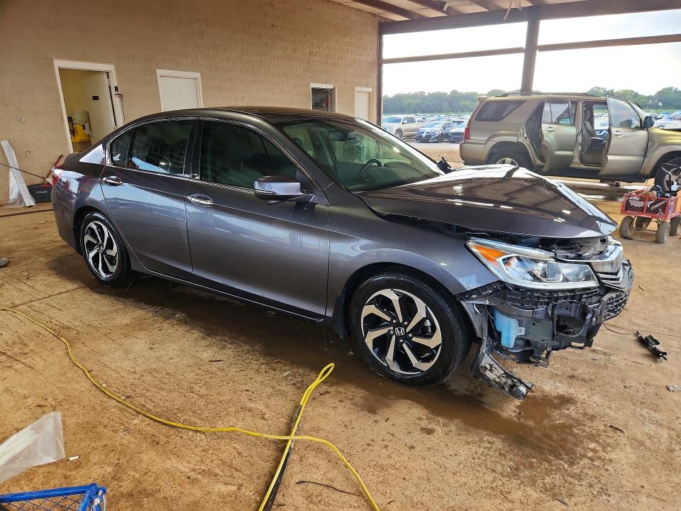 Photo 4 from auction – 2017 HONDA ACCORD with VIN 1HGCR2F80HA168532