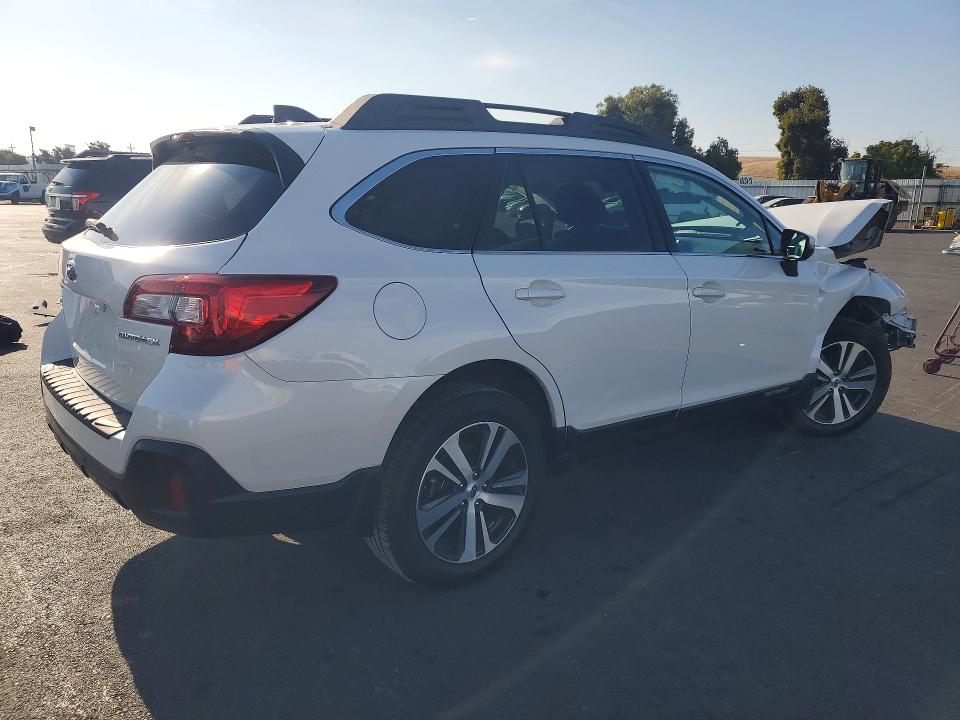 Photo 3 from auction – 2018 SUBARU OUTBACK with VIN 4S4BSANC3J3347846