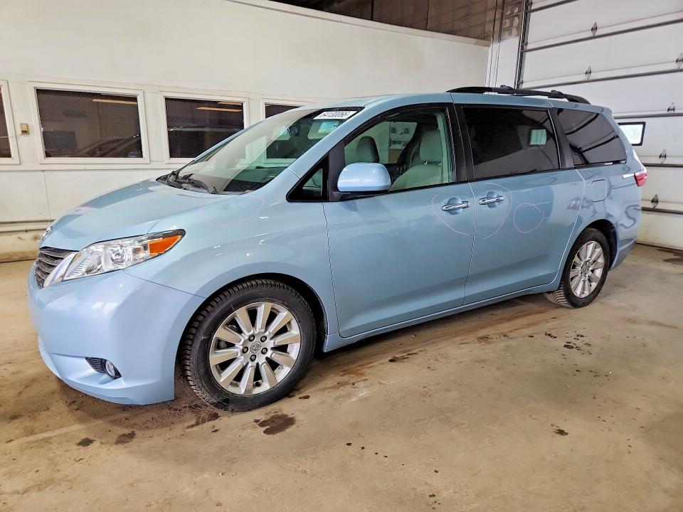2015 TOYOTA SIENNA - Търг №64130066