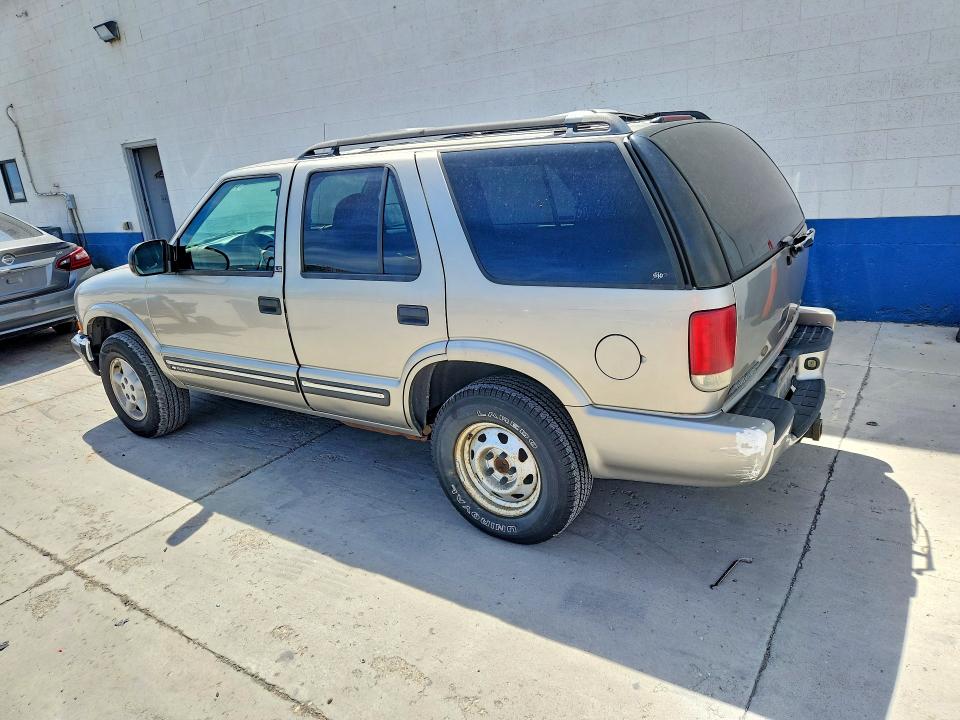 Photo 2 from auction – 2000 CHEVROLET BLAZER with VIN 1GNDT13W8Y2273533