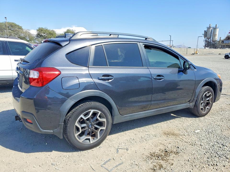 Photo 3 from auction – 2017 SUBARU CROSSTREK with VIN JF2GPAKC9H8213194