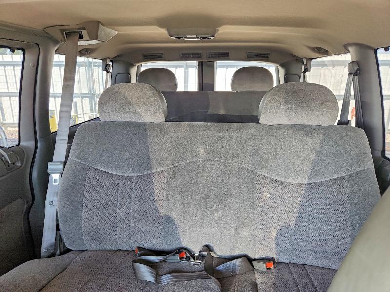 Photo 10 from auction – 2000 CHEVROLET ASTRO with VIN 1GNDM19W4YB178617