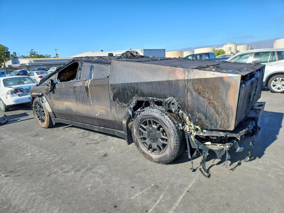Photo 2 from auction – 2024 TESLA CYBERTRUCK with VIN 7G2CEHEE3RA000326