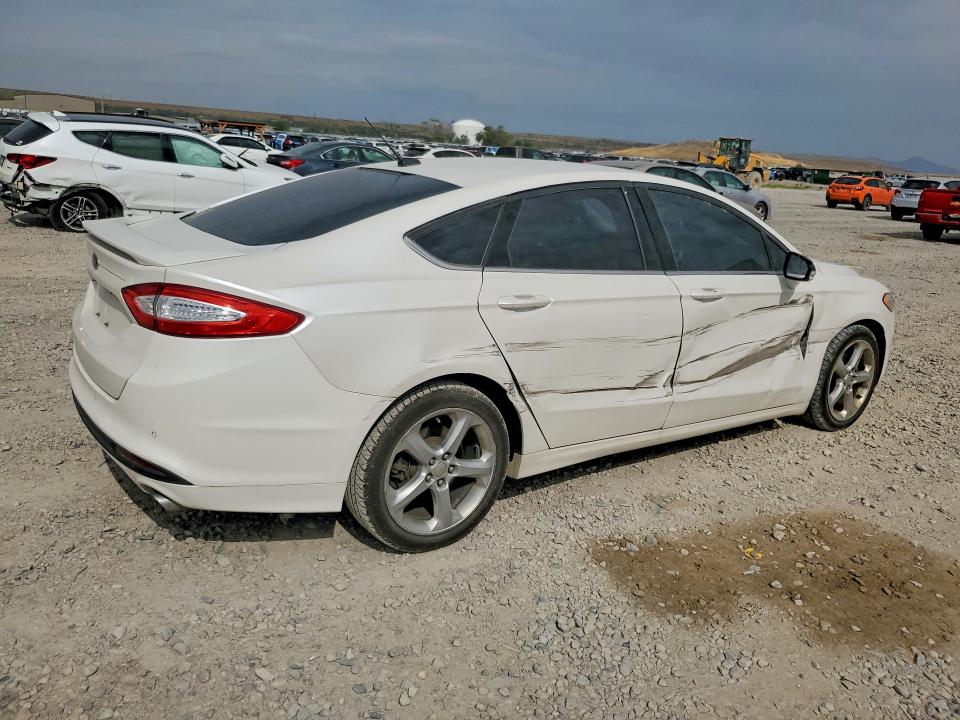 Photo 3 from auction – 2016 FORD FUSION with VIN 3FA6P0H71GR206449