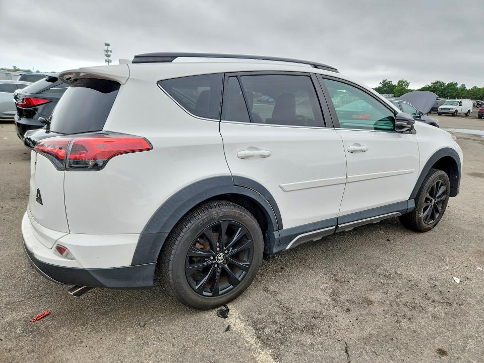 Photo 3 from auction – 2018 TOYOTA RAV4 with VIN 2T3RFREV1JW757131