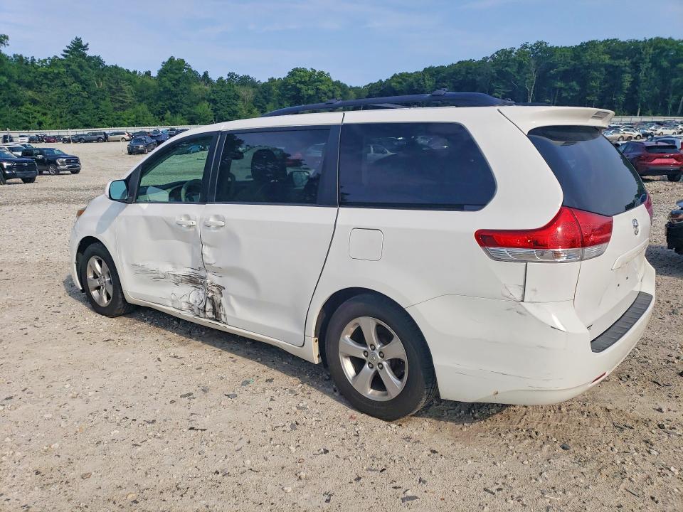 Photo 2 from auction – 2013 TOYOTA SIENNA with VIN 5TDKK3DC6DS365052