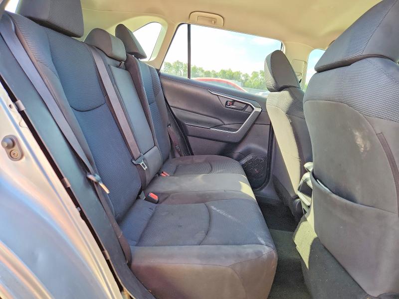 Photo 11 from auction – 2019 TOYOTA RAV4 with VIN JTMH1RFVXKD004740