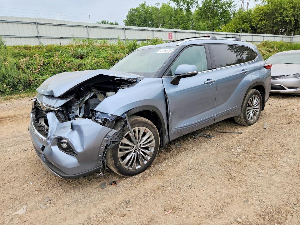 TOYOTA HIGHLANDER 2022 with VIN 5TDFZRBH3NS163317 - Photo from auction