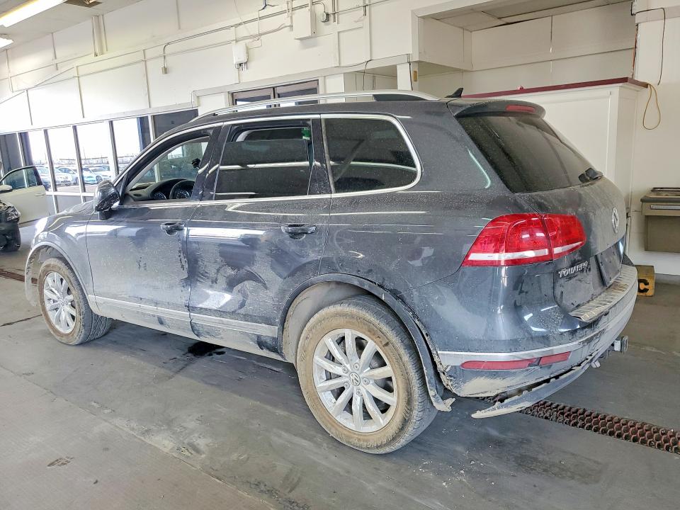 Photo 2 from auction – 2015 VOLKSWAGEN TOUAREG with VIN WVGEF9BP3FD005483