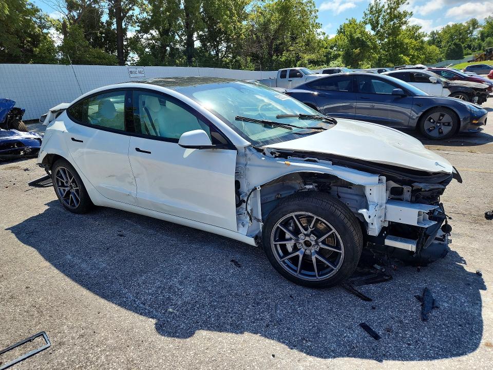 Фото 4 с аукциона – 2022 TESLA MODEL 3 AW с VIN 5YJ3E1EB0NF349165
