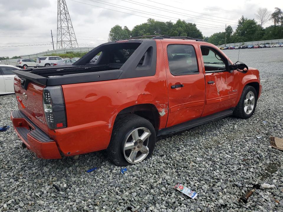 Photo 3 from auction – 2011 CHEVROLET AVALANCHE with VIN 3GNTKFE39BG194871