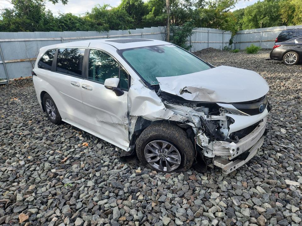 Photo 4 from auction – 2024 TOYOTA SIENNA with VIN 5TDYSKFC4RS135101