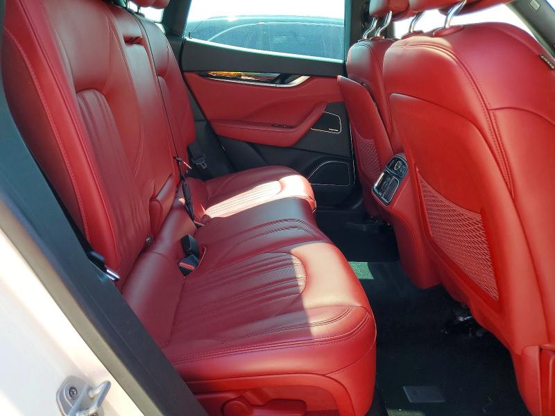 Photo 11 from auction – 2018 MASERATI LEVANTE with VIN ZN661XUL5JX294345