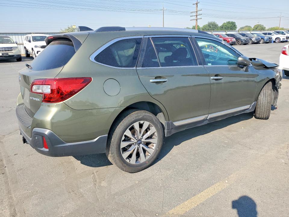 Photo 3 from auction – 2018 SUBARU OUTBACK with VIN 4S4BSATC2J3259440