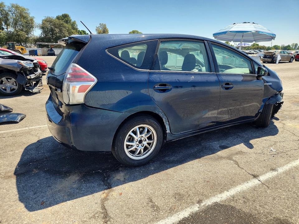 Photo 3 from auction – 2017 TOYOTA PRIUS V with VIN JTDZN3EUXHJ070133